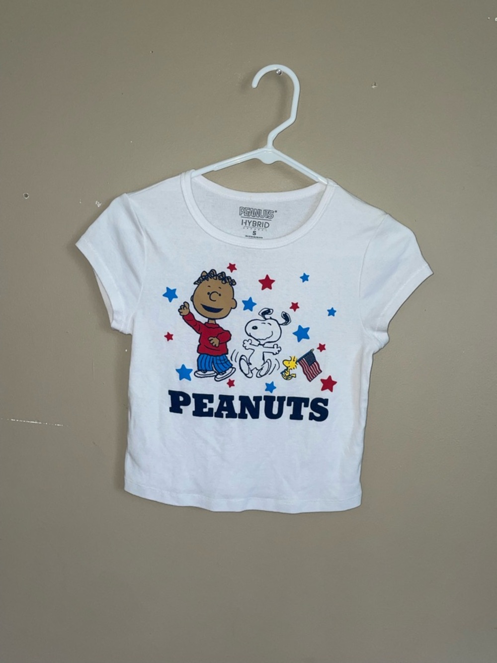 Peanuts Hybrid Apparel White Tee with Snoopy & Friends size S